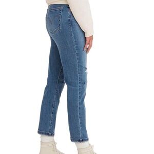 Levi’s Boyfriend Distressed Cropped Jeans Size 29